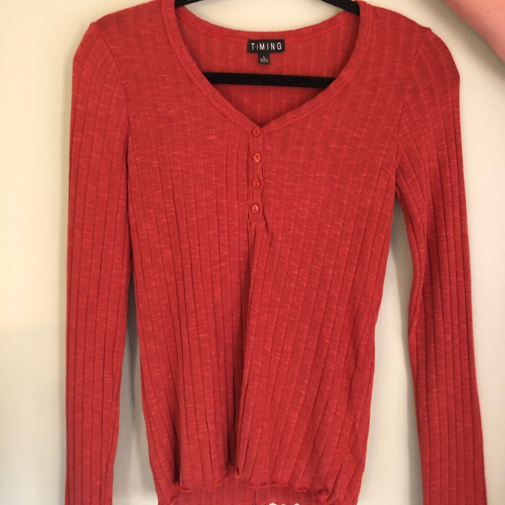 Long sleeve buttoned shirt